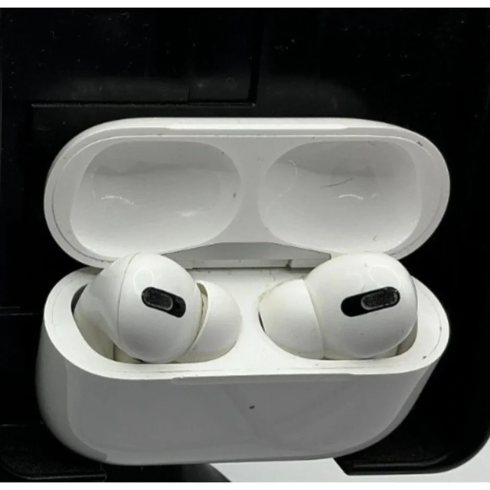 Apple AirPods Pro 1st Generation A2084‎ With Charger For Parts Only
